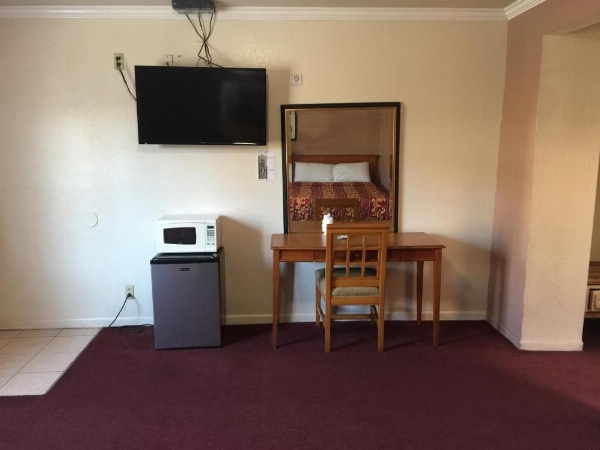 Mission Motel image 14