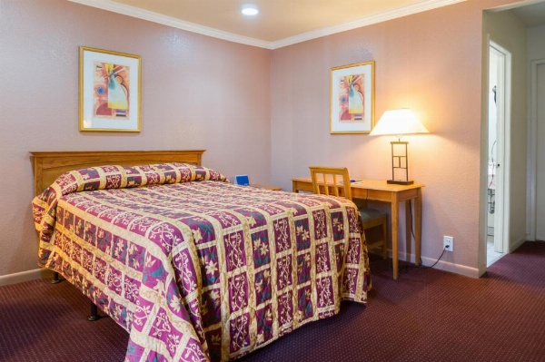 Mission Motel image 6